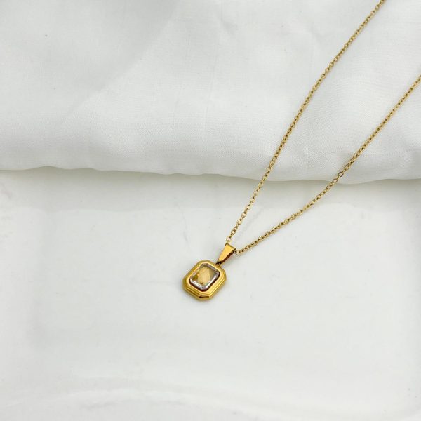 Zirkon Nug With Golden Chain Pendent