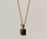Zirkon Nug With Golden Chain Pendent