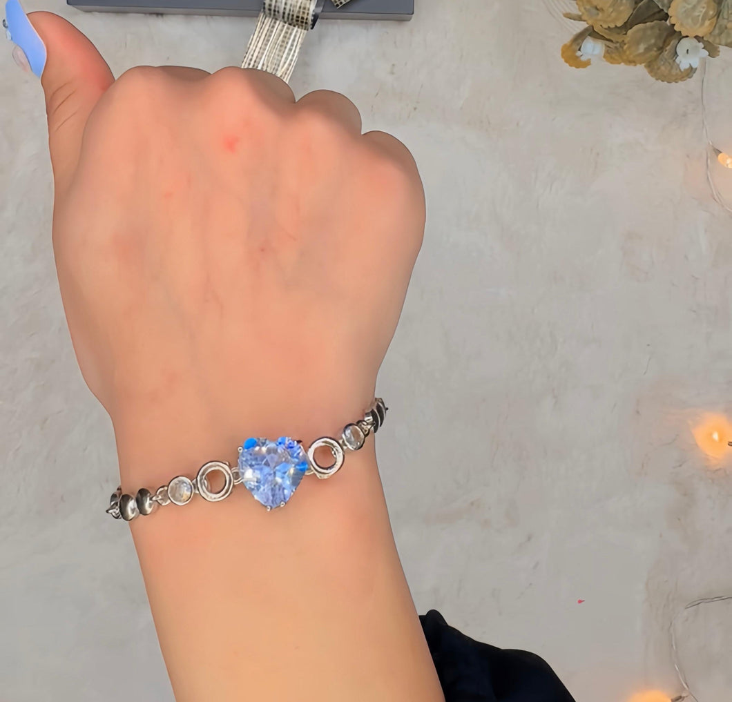 Brand Look Highly Finished Luxury Bracelet For Girls & Women